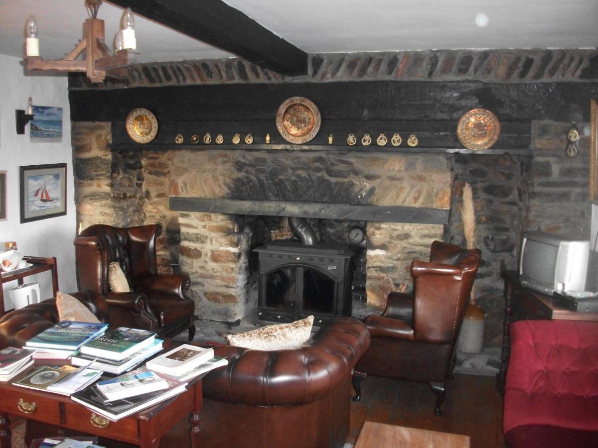Fuchsia House Bed And Breakfast Connemara 렌빌 외부 사진