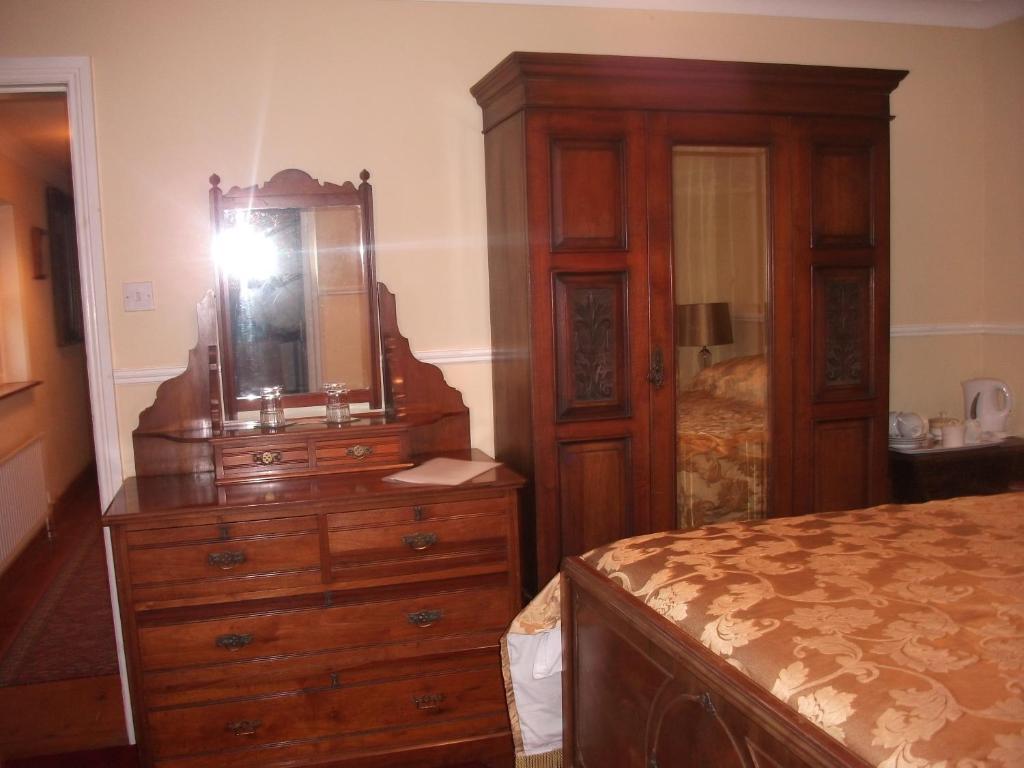 Fuchsia House Bed And Breakfast Connemara 렌빌 외부 사진
