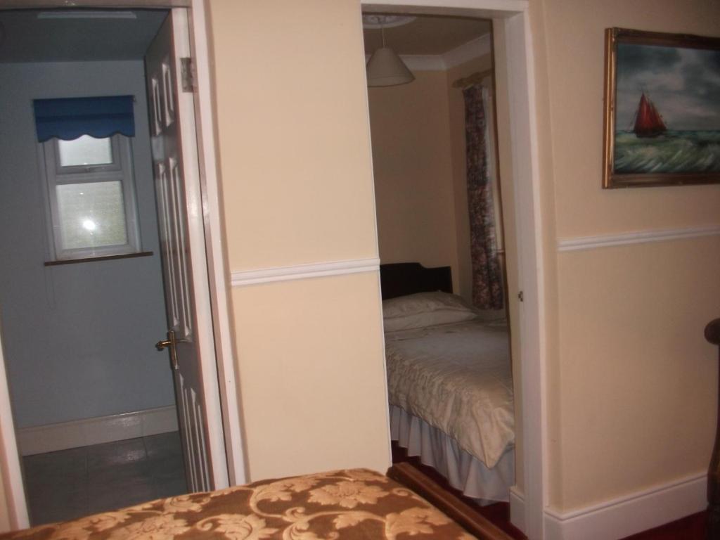 Fuchsia House Bed And Breakfast Connemara 렌빌 외부 사진