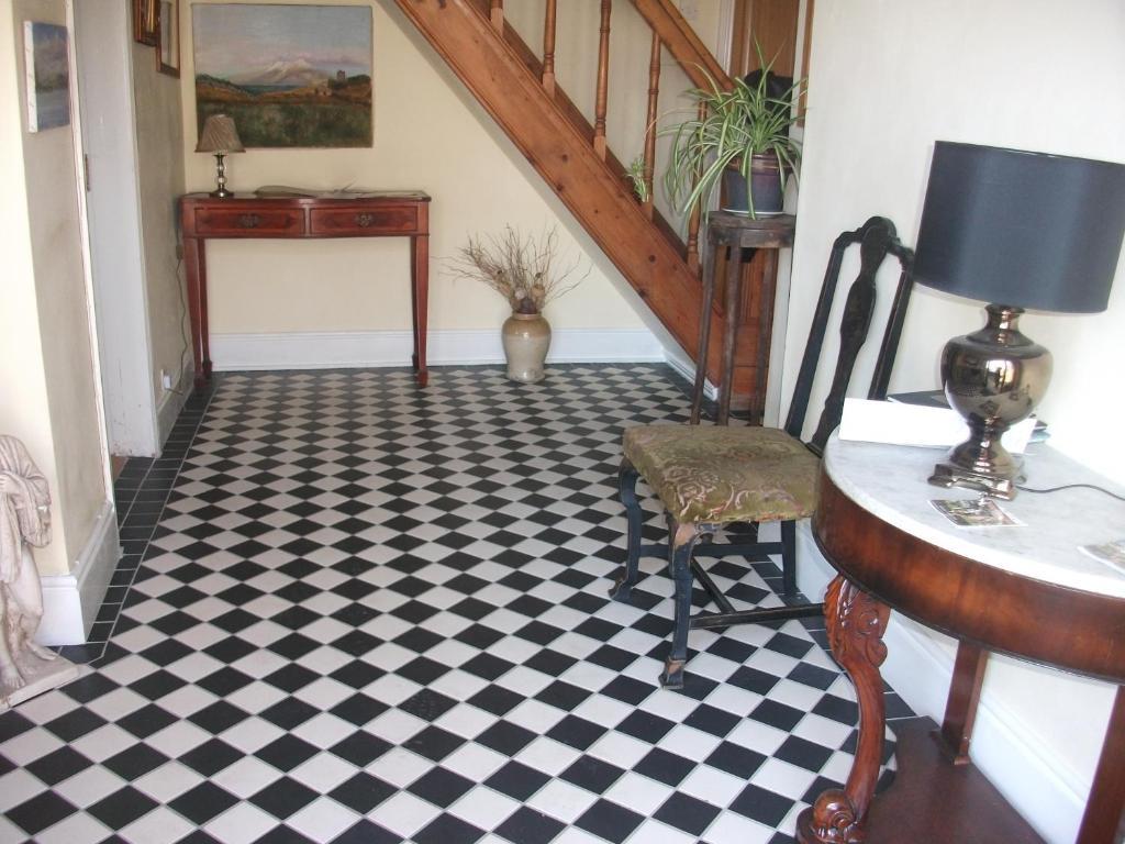 Fuchsia House Bed And Breakfast Connemara 렌빌 외부 사진