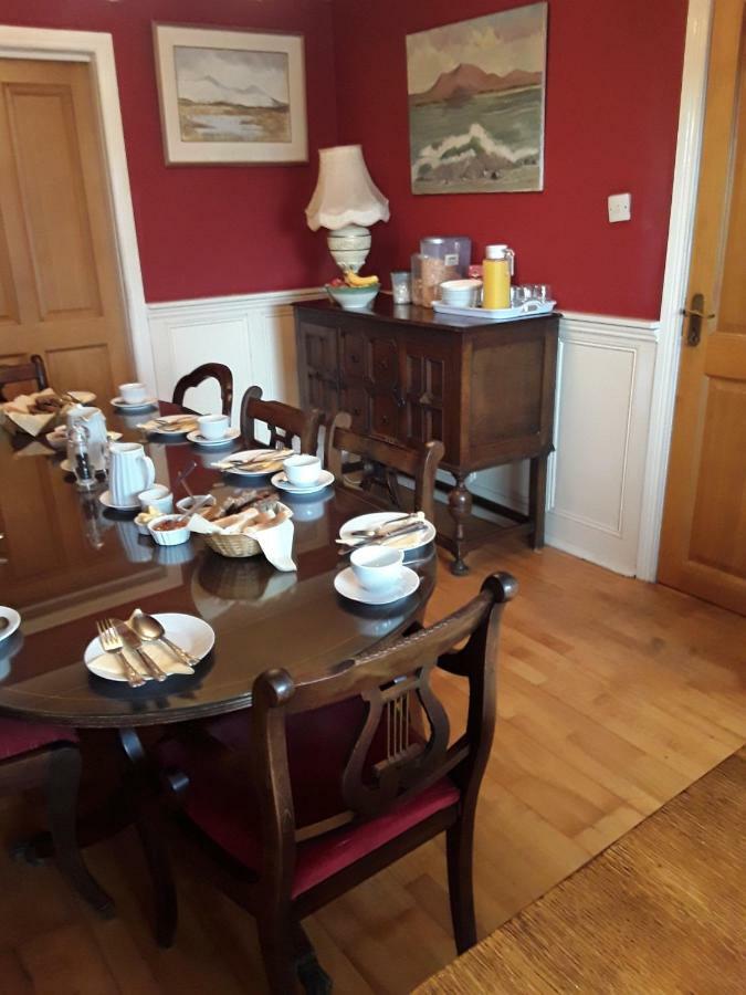 Fuchsia House Bed And Breakfast Connemara 렌빌 외부 사진