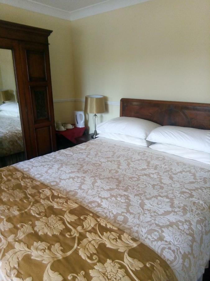 Fuchsia House Bed And Breakfast Connemara 렌빌 외부 사진
