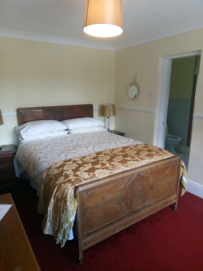 Fuchsia House Bed And Breakfast Connemara 렌빌 외부 사진