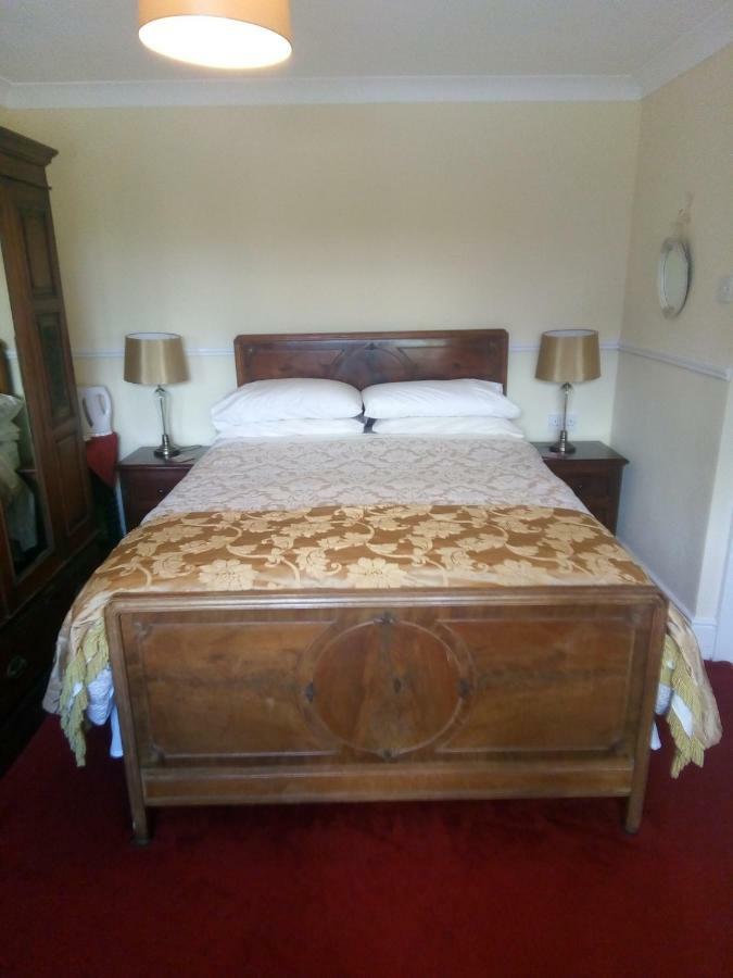 Fuchsia House Bed And Breakfast Connemara 렌빌 외부 사진