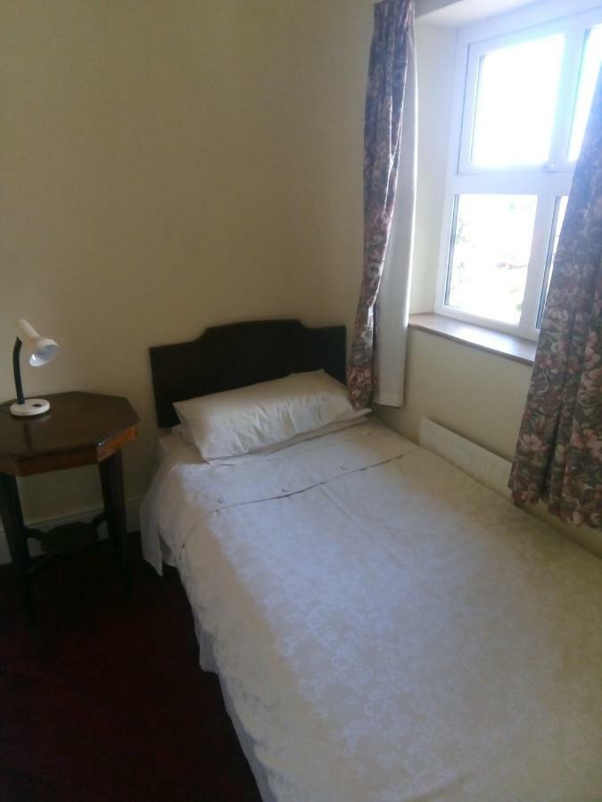 Fuchsia House Bed And Breakfast Connemara 렌빌 외부 사진